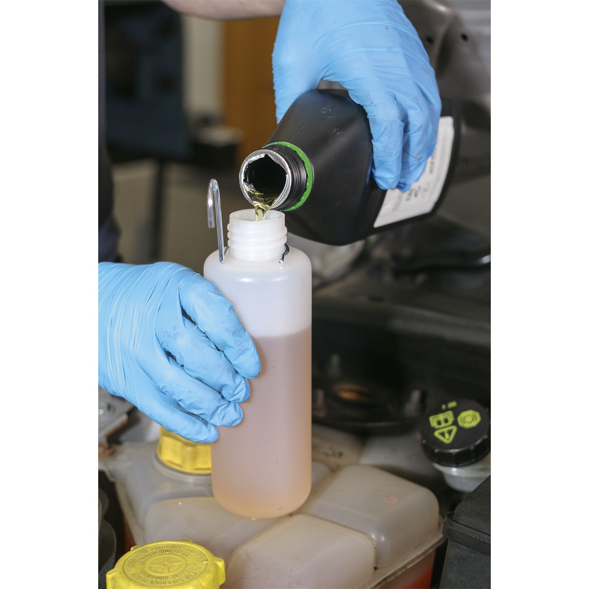 Sealey Brake & Clutch Bleeder - Image 3