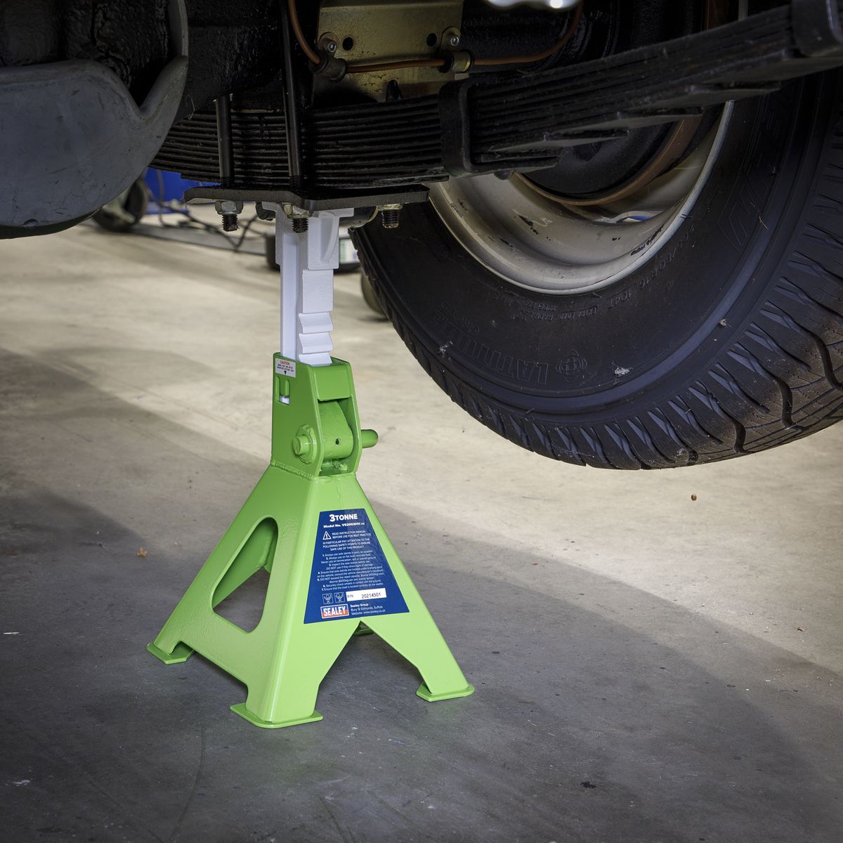 Sealey Ratchet Type Axle Stands (Pair) 3 Tonne Capacity per Stand - Hi-Vis Green - Image 5