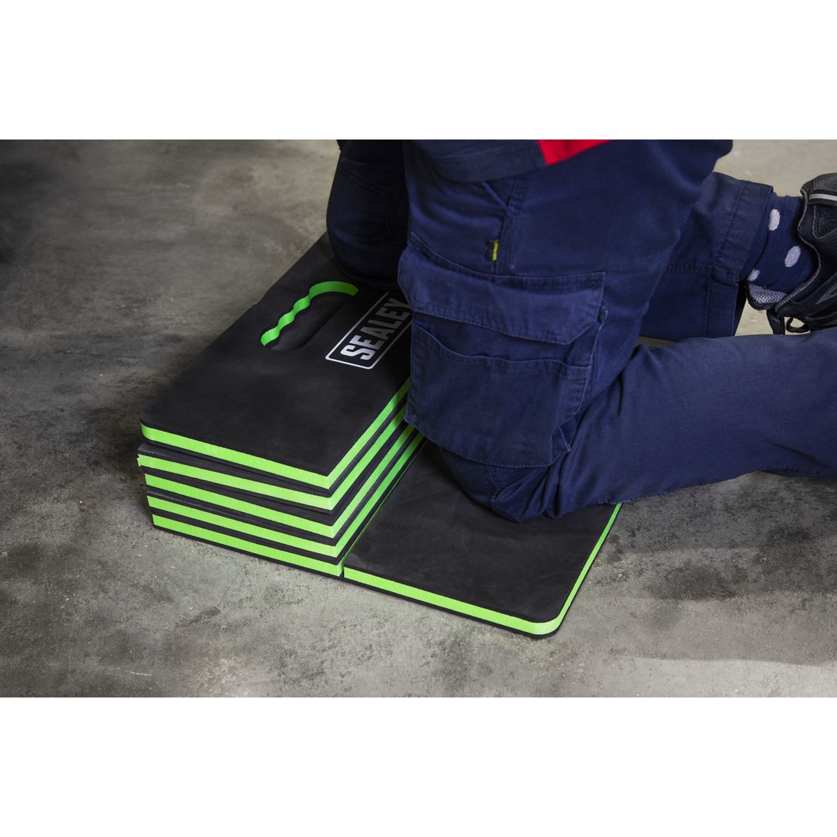 Sealey Folding Mechanic's Work Mat 23mm - Image 3