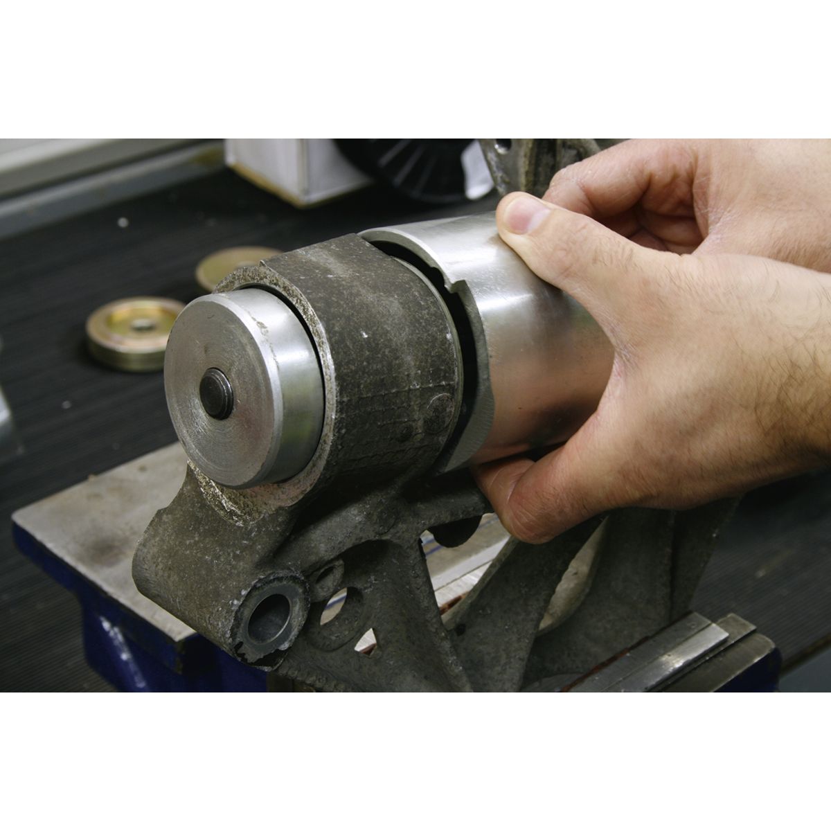 Sealey Front Suspension Bush Tool for VAG - Image 4
