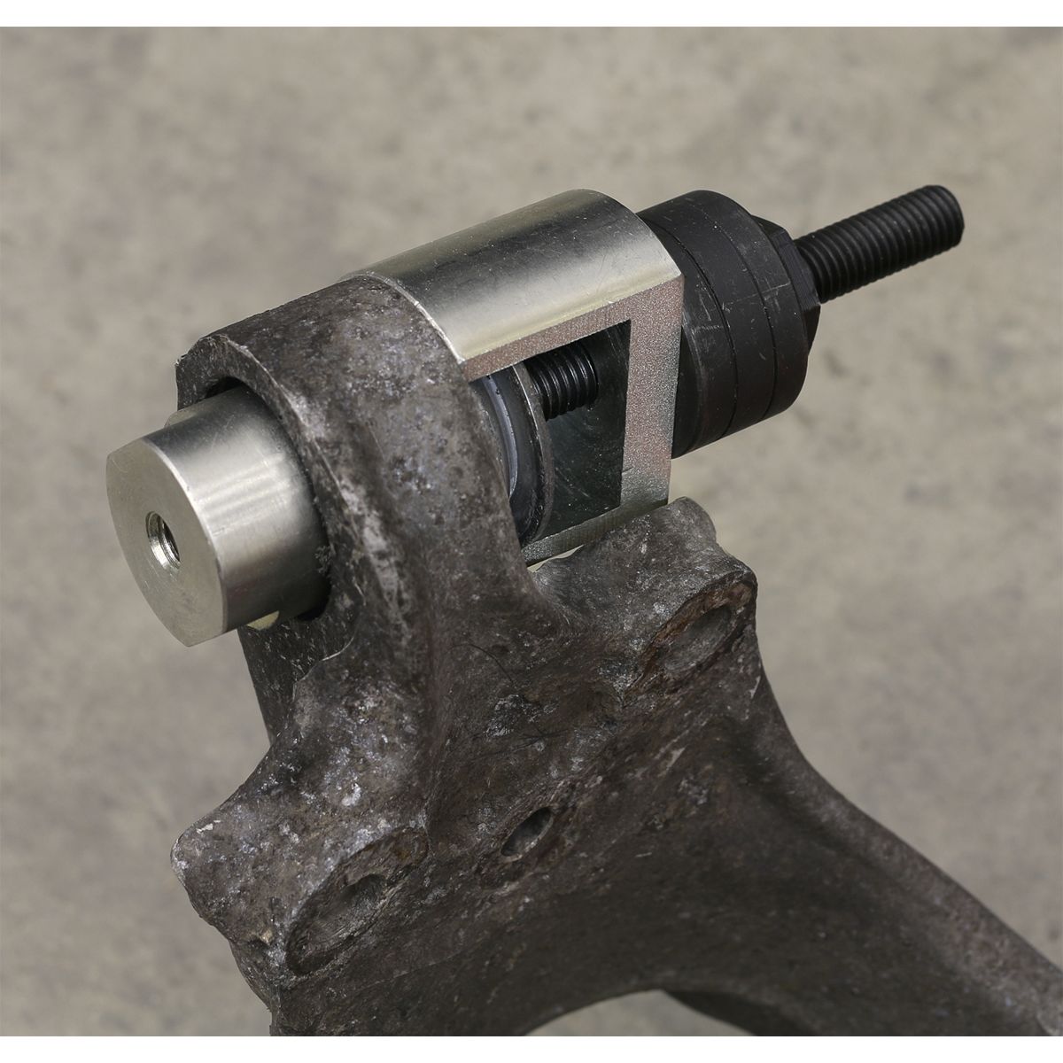 Sealey Front Pivot Arm Bush Tool for Peugeot 407/508, Citroen C5/C6 - Image 3