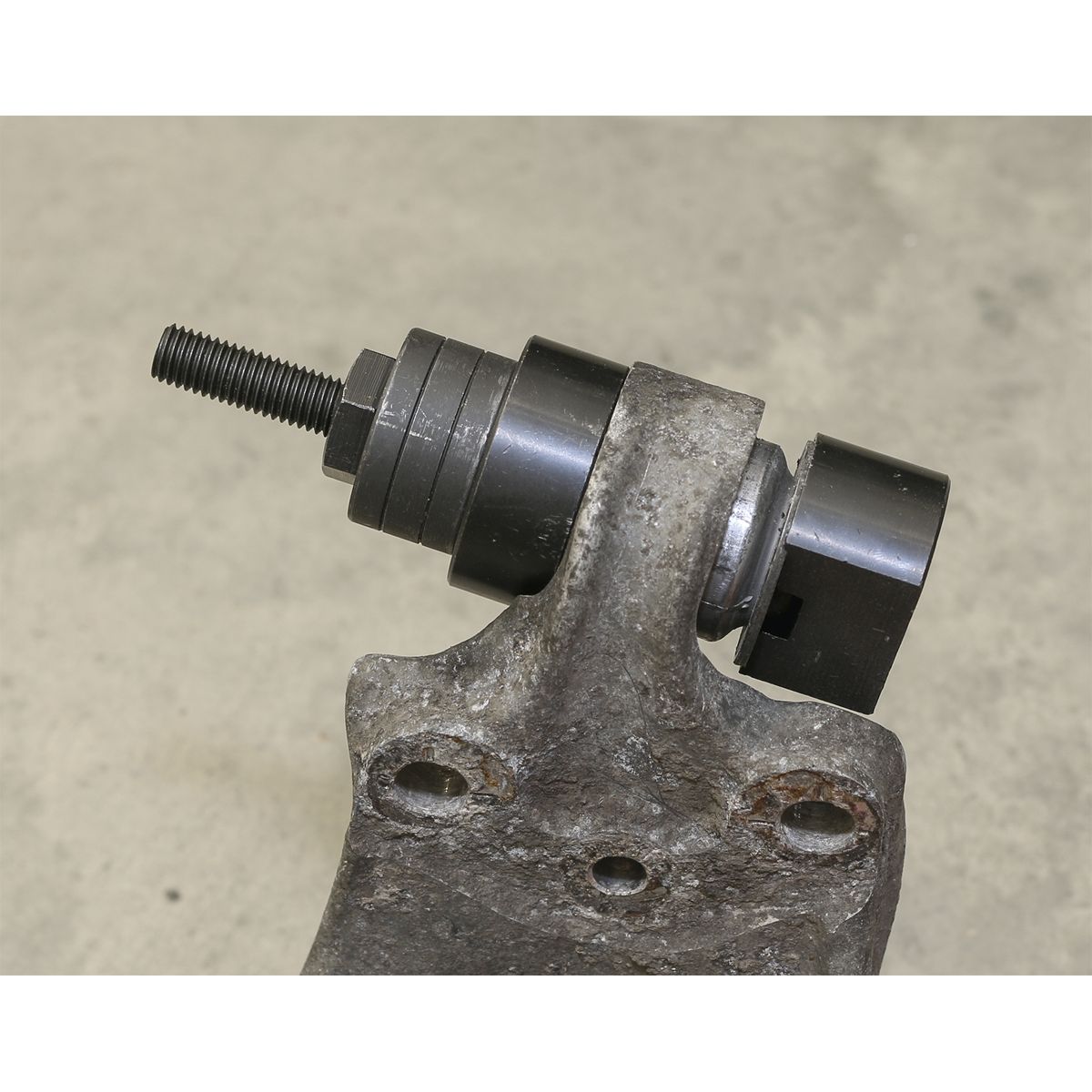 Sealey Front Pivot Arm Bush Tool for Peugeot 407/508, Citroen C5/C6 - Image 5