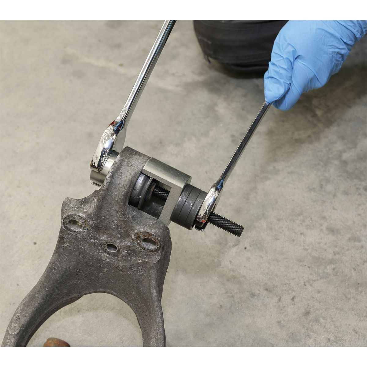 Sealey Front Pivot Arm Bush Tool for Peugeot 407/508, Citroen C5/C6 - Image 7
