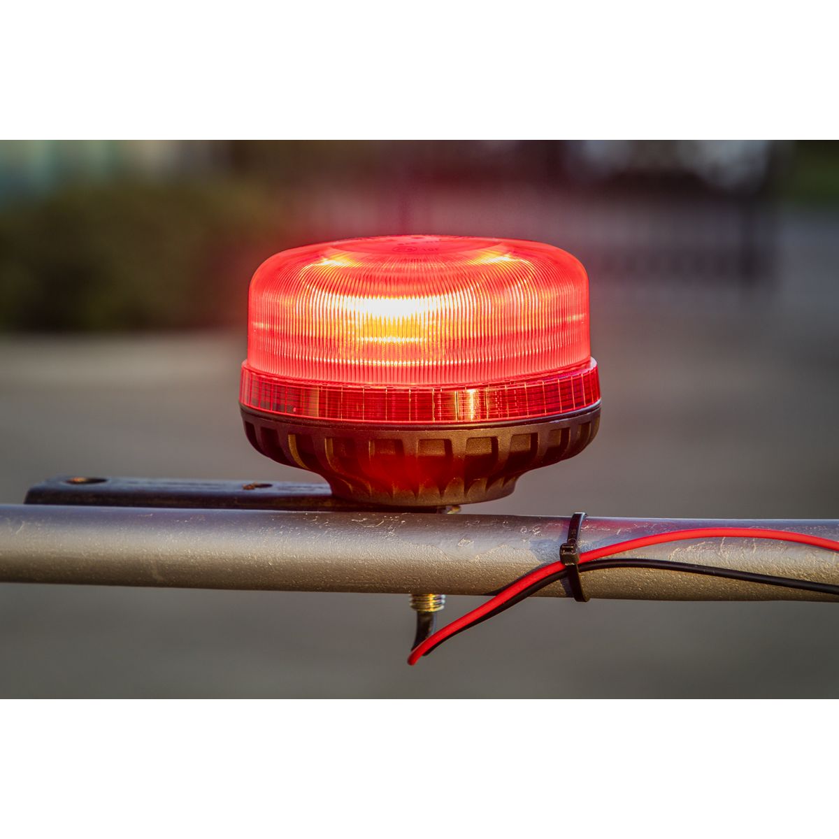 Sealey Warning Beacon with 12mm Bolt Fixing SMD LED 12/24V - Red - Image 3