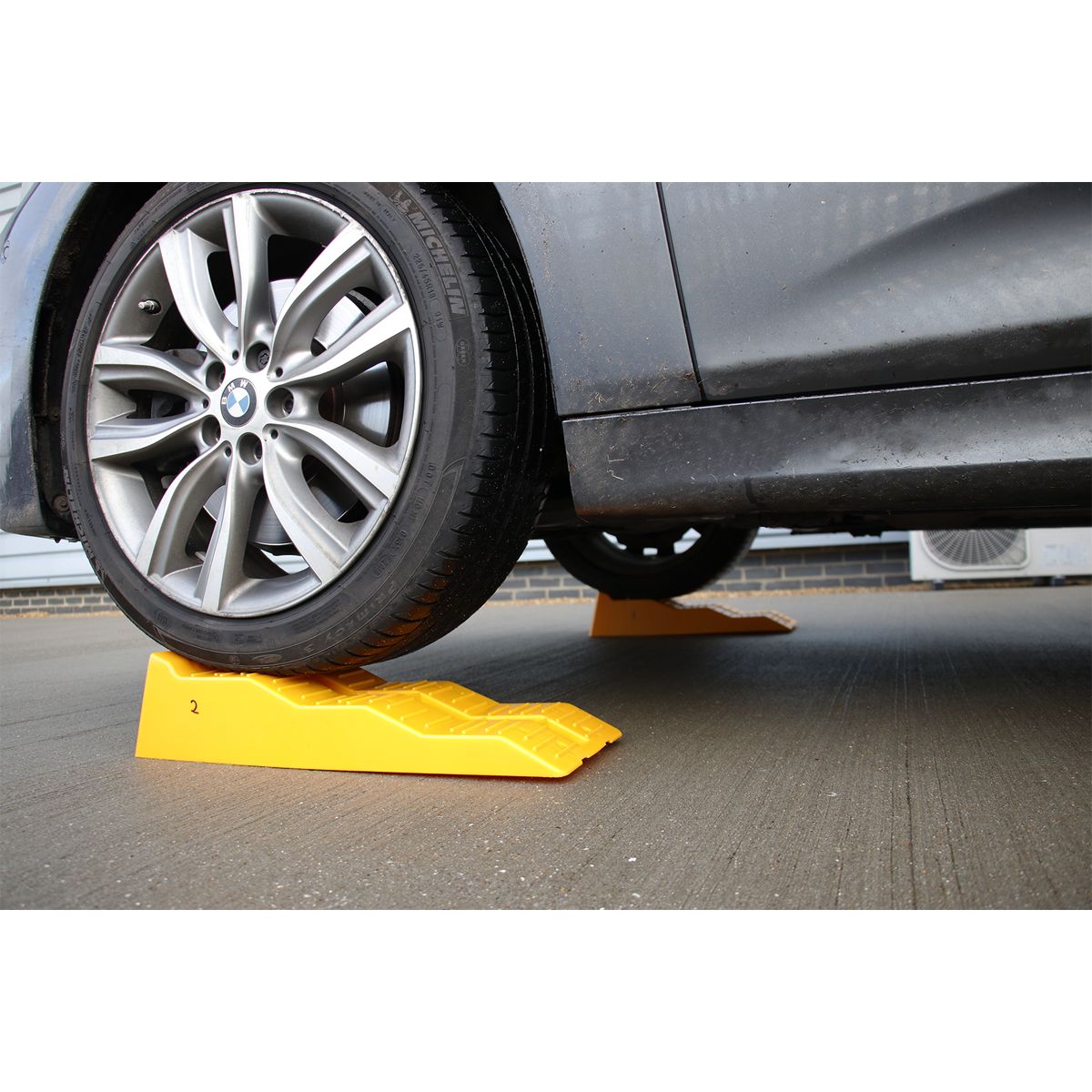 Sealey Levelling Ramps - 3-Stage 2.5 Tonne Capacity per Ramp 5 Tonne Capacity per Pair - Image 2