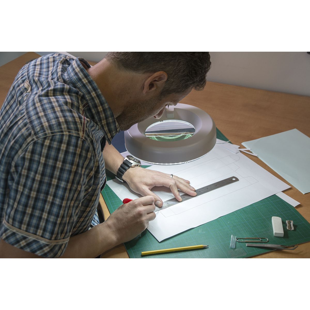 Sealey Bench Mounting Magnifying Worklight 48 SMD LED 230V - Image 6