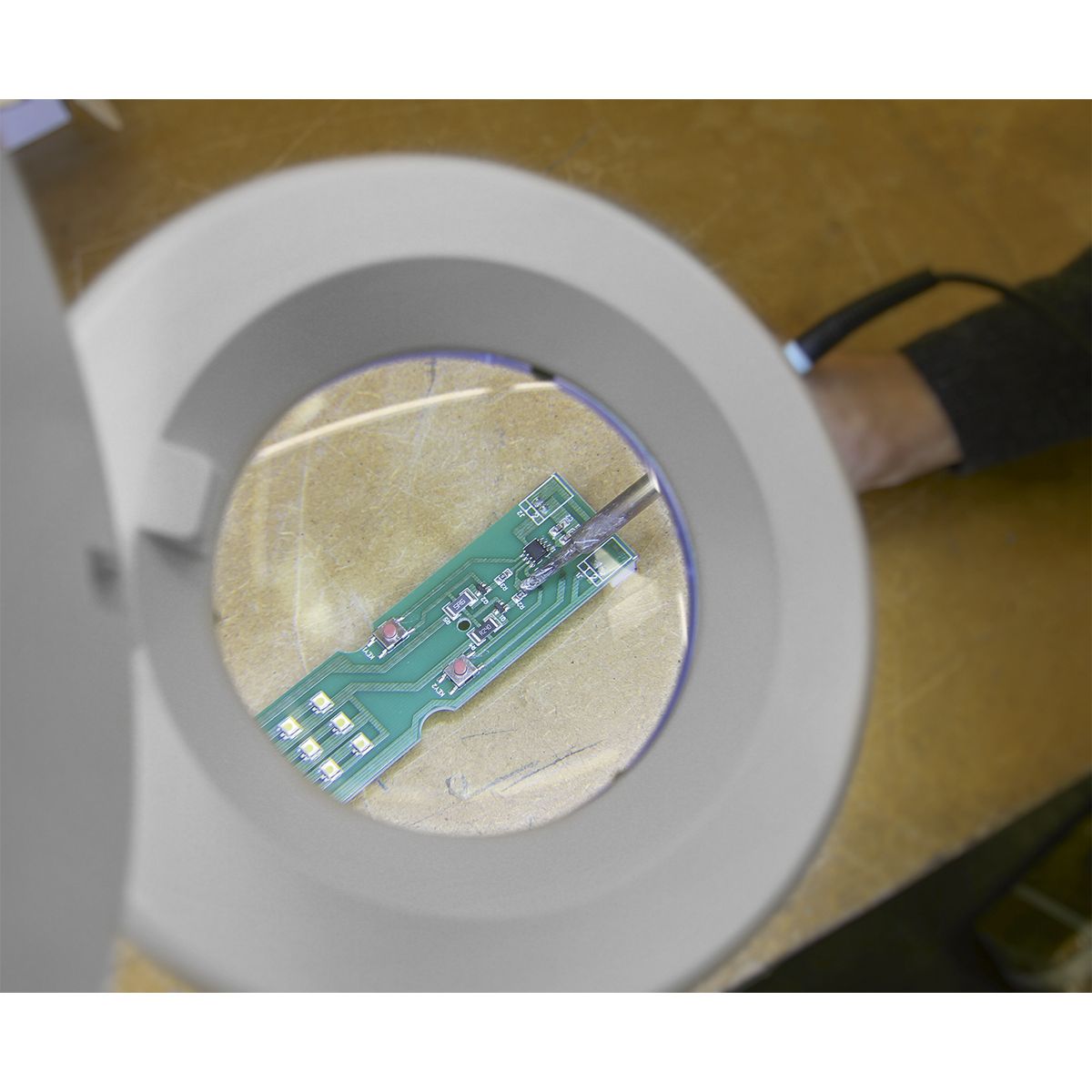 Sealey Bench Mounting Magnifying Worklight 48 SMD LED 230V - Image 8