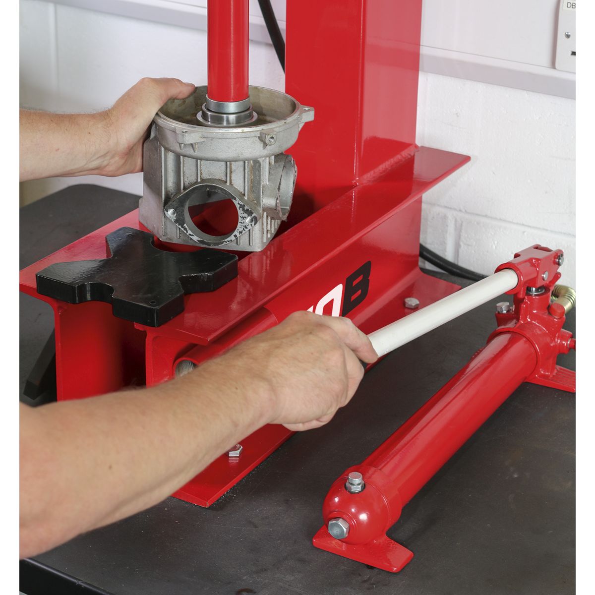 Sealey Hydraulic Bench 'C' Type Press 10 Tonne - Image 8