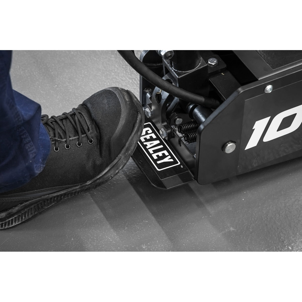 Sealey Viking Professional Long Reach Air/Manual Operation Trolley Jack with Rocket Lift 10 Tonne 10001A