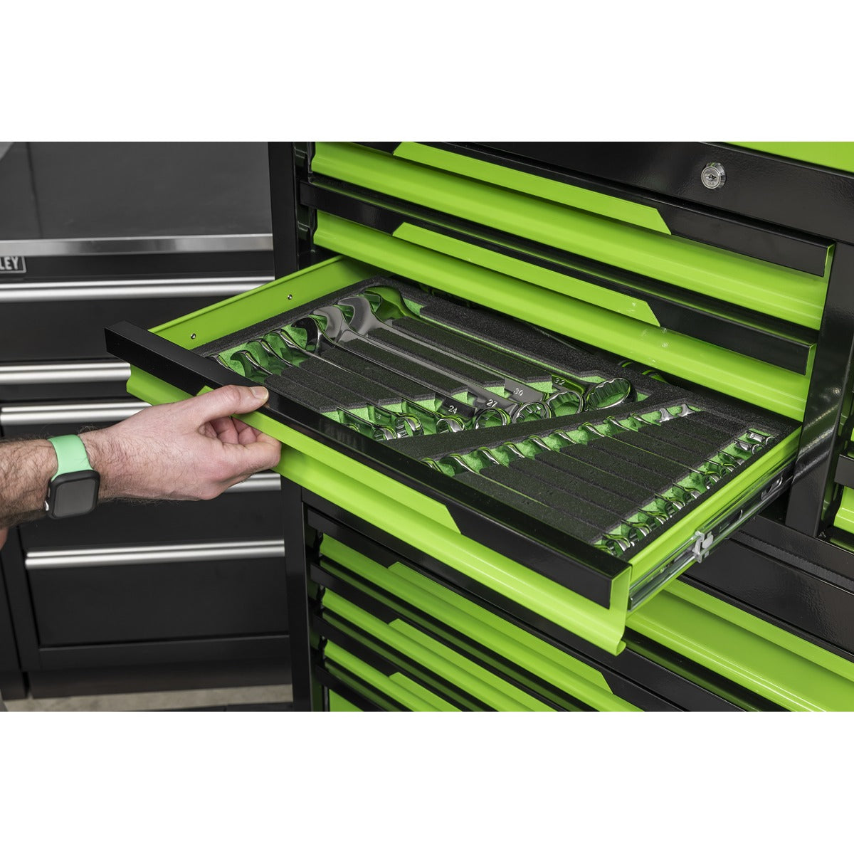 Sealey Superline Pro Topchest & Rollcab Combination 12 Drawer & 1 Door Cupboard - Green AP1080HVG
