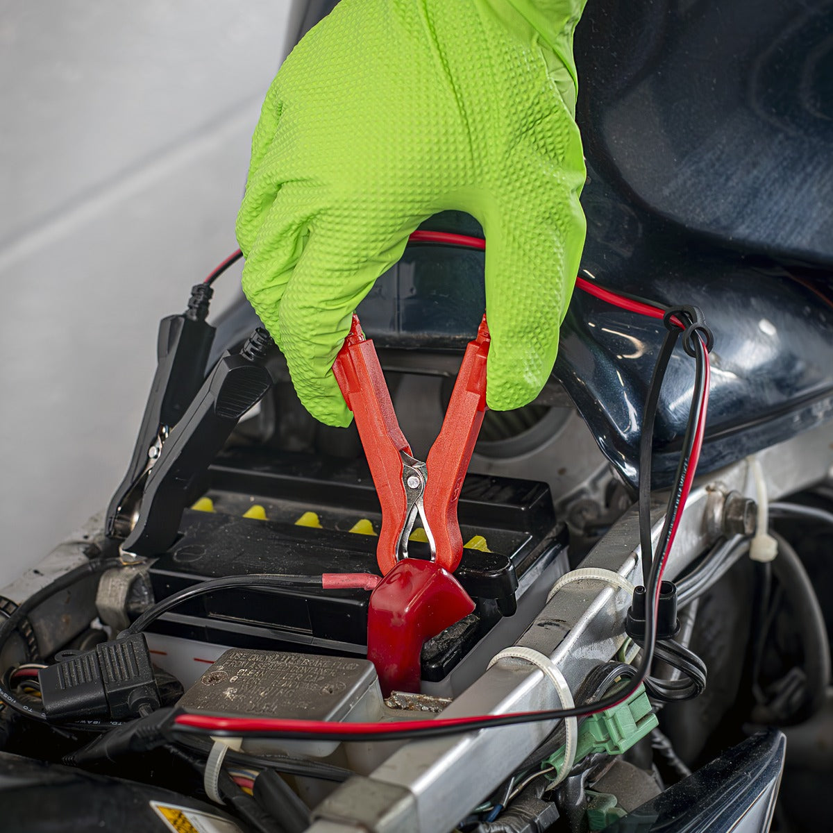 Sealey 6/12V Compact Smart Trickle Charger & Maintainer 1A AUTOCHARGE100HF
