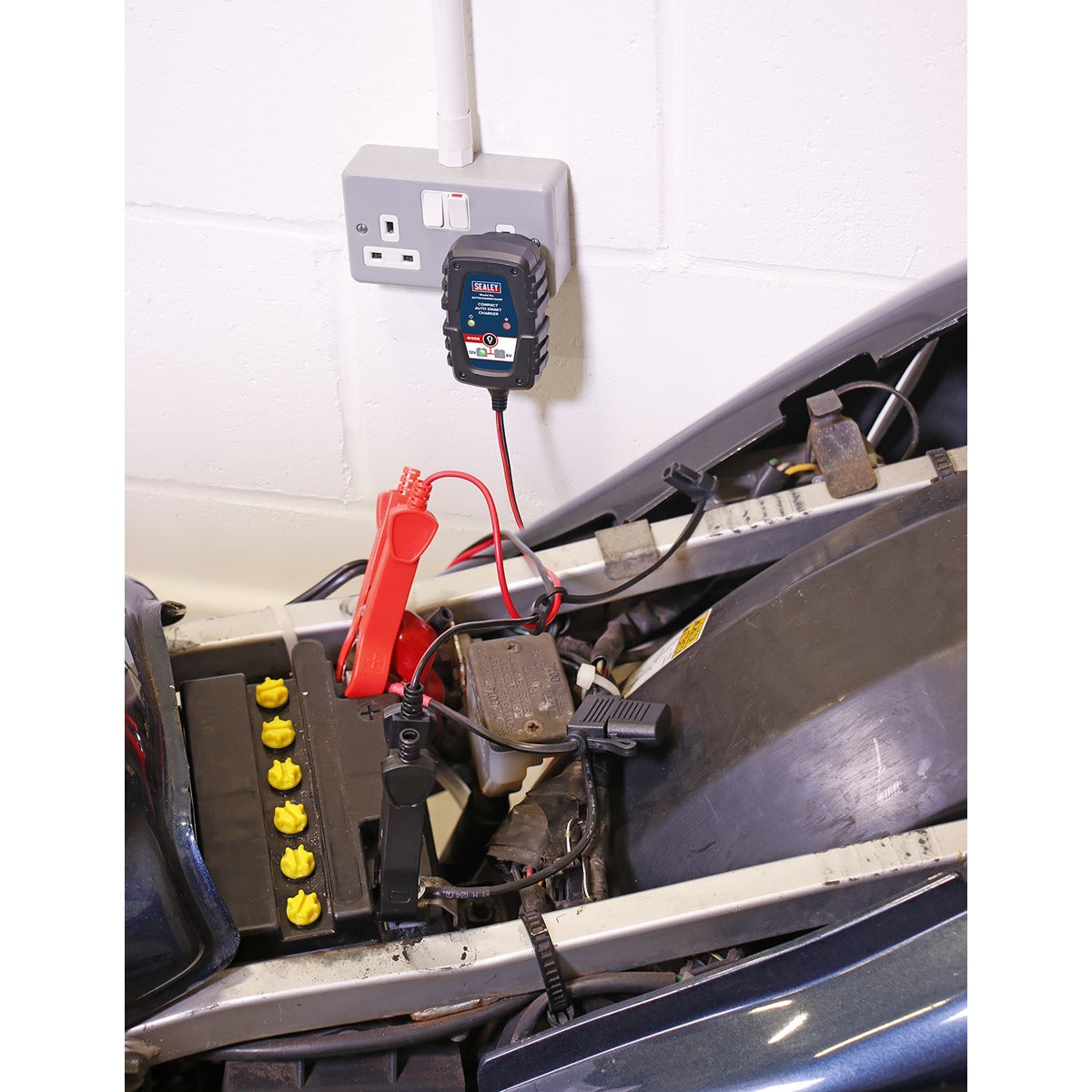 Sealey 6/12V Compact Smart Trickle Charger & Maintainer 1A AUTOCHARGE100HF