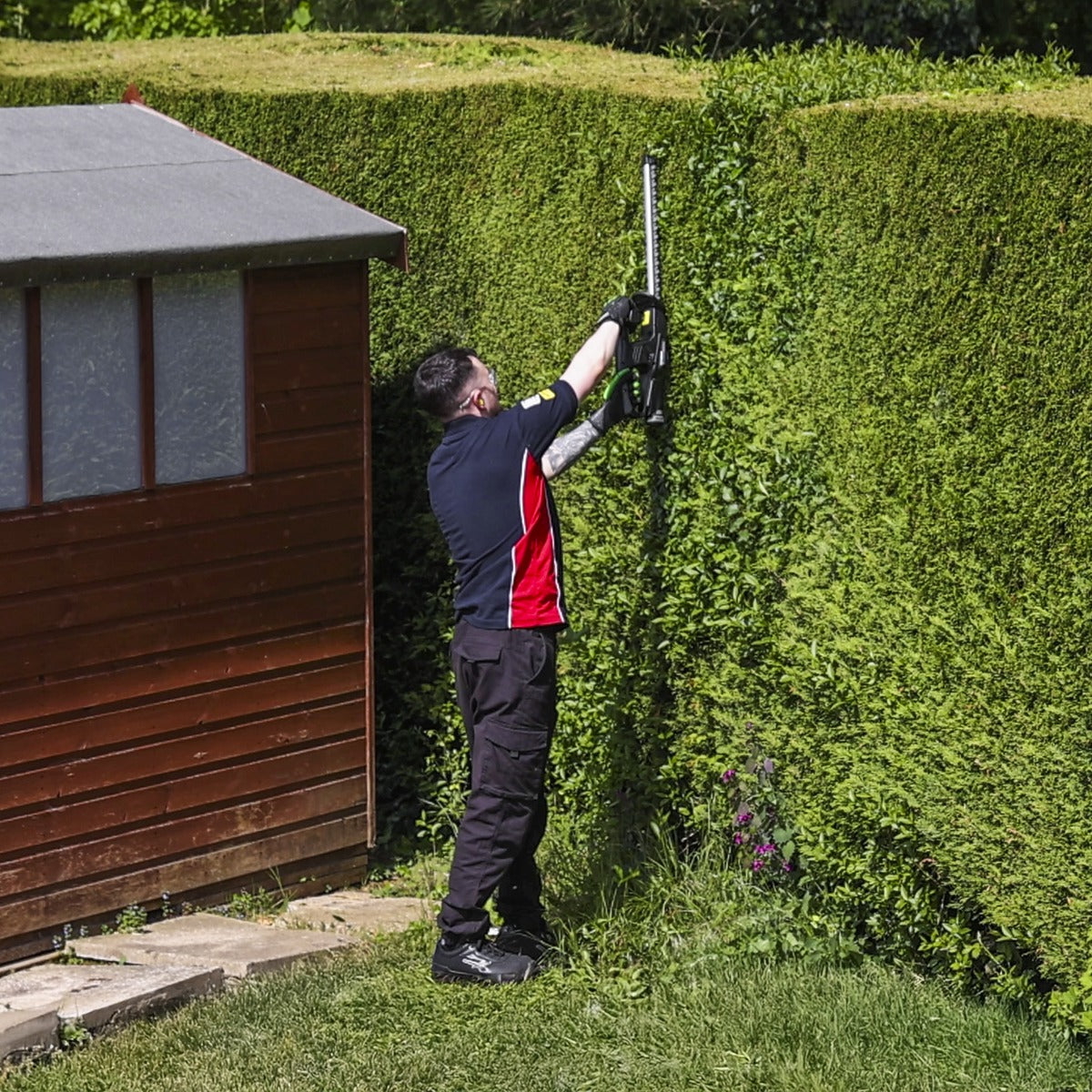 Sealey SV10.8 Series Cordless Hedge Trimmer Kit 10.8V 2Ah CP108VHT