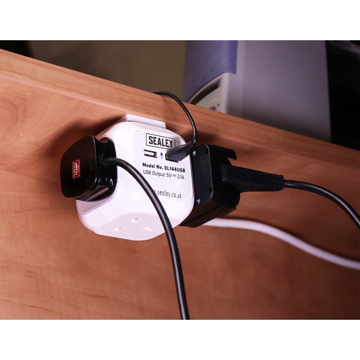 Sealey 1.4m Extension Cable Cube 4 x 230V & 2 x USB - White EL144USB