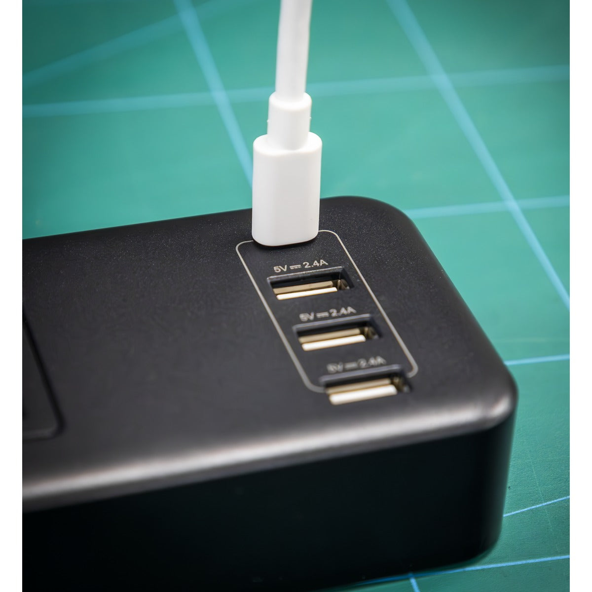 Sealey 2.6m Extension Lead with USB Ports - Black EL34USBB