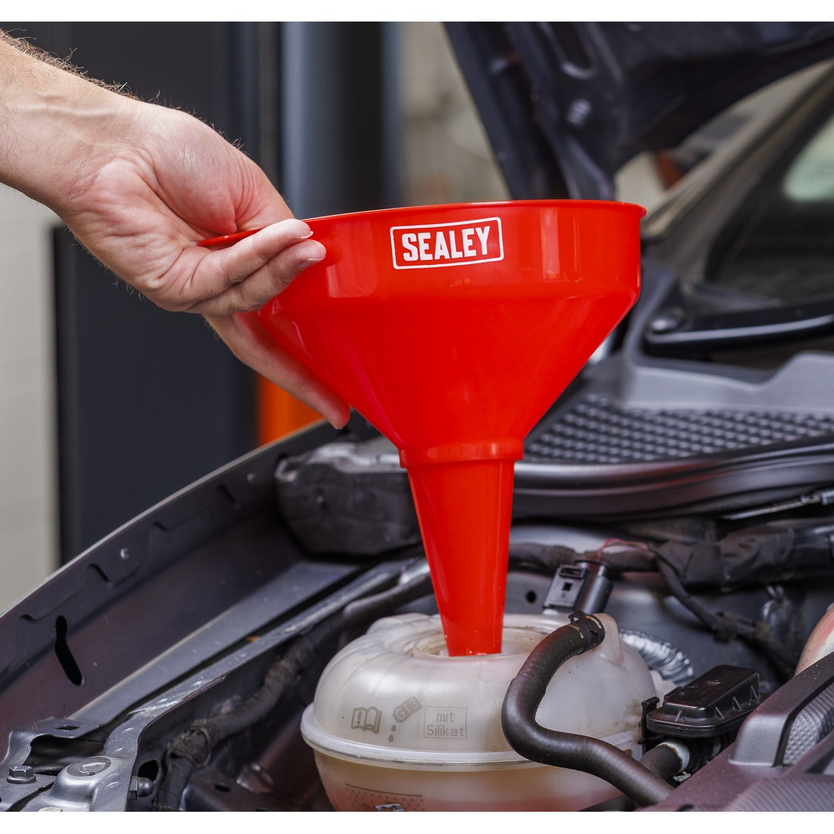 Sealey Fixed Spout Funnel with Filter 200mm - Medium F2