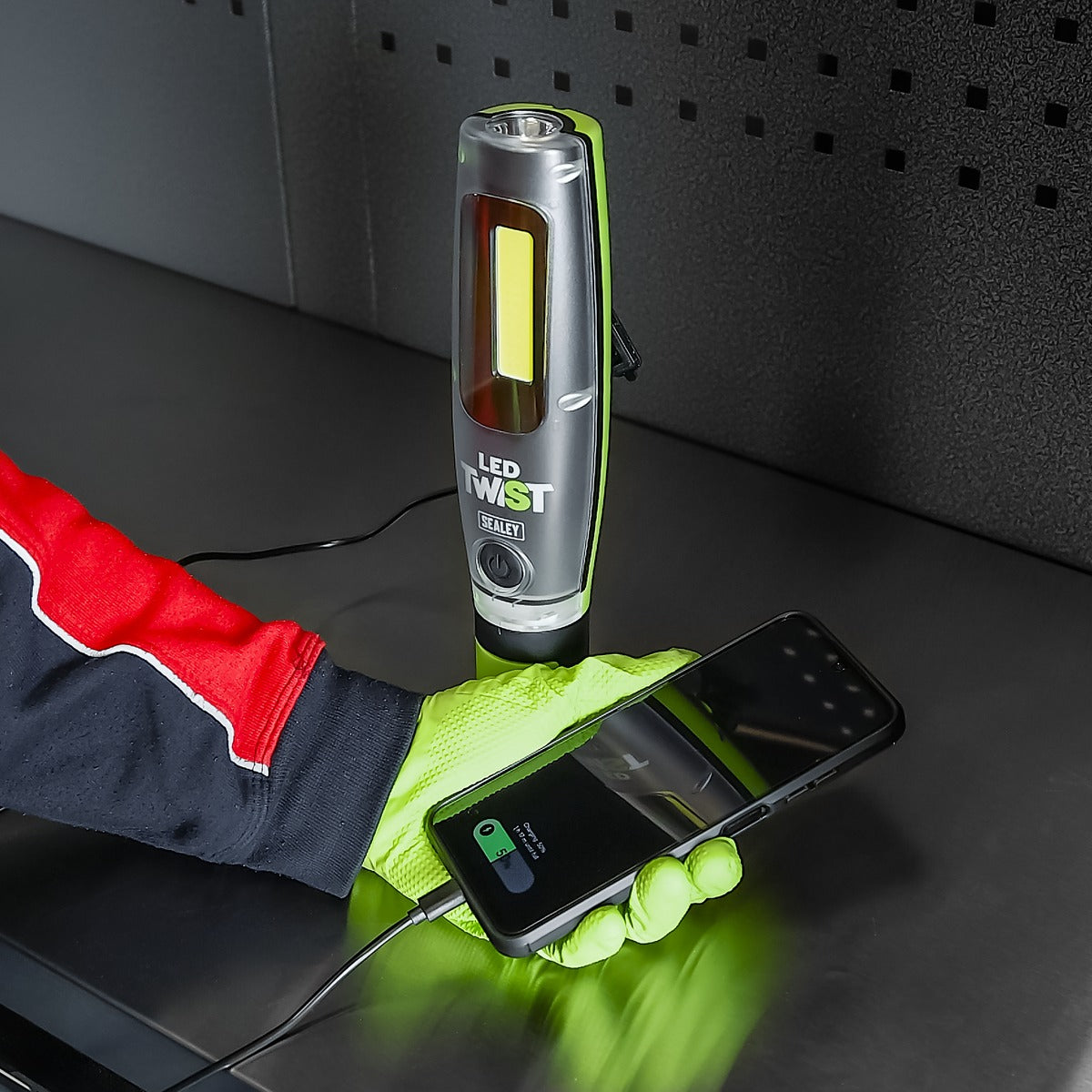 Sealey Rechargeable LED Twist Inspection Light 20W COB + 3W SMD, 3000lm, Magnetic Base & Power Bank LED3001G