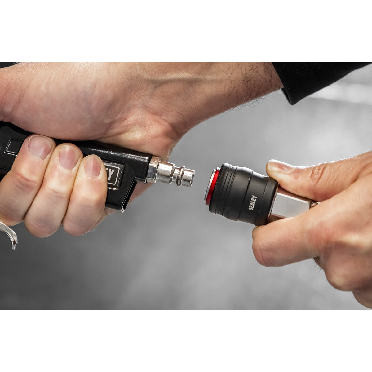 Sealey Digital Pistol Grip Tyre Inflator with Clip-On Connector SA332D