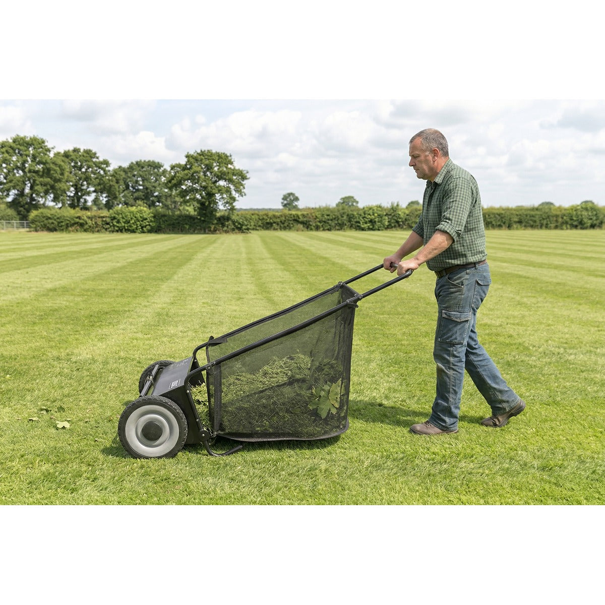 Sealey 26" Walk Behind Garden Sweeper 200L Capacity SLS26