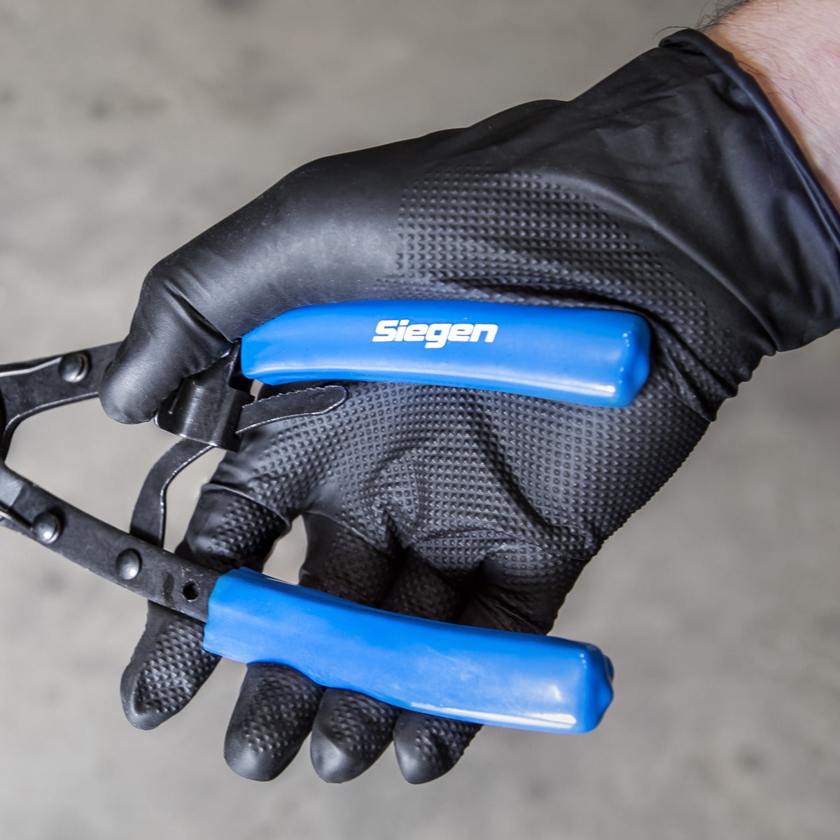 Sealey Diamond Grip Extra-Thick Nitrile Powder-Free Gloves, Black, Large - Pack of 50 SSP57L