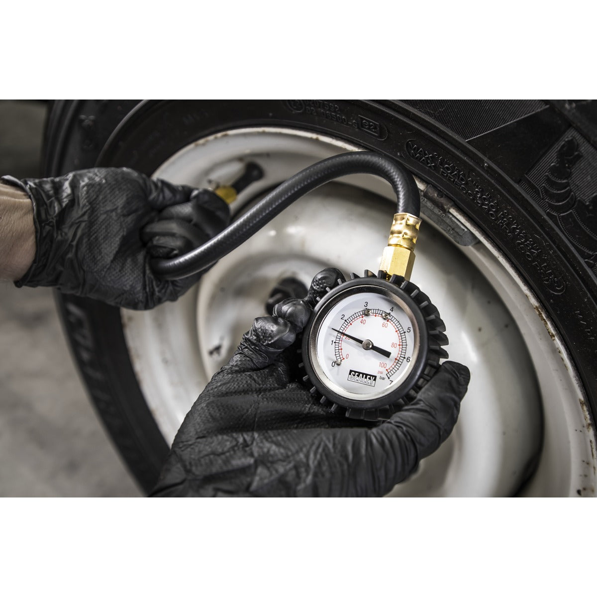 Sealey Tyre Pressure Gauge with Clip-On Chuck TST/PG6