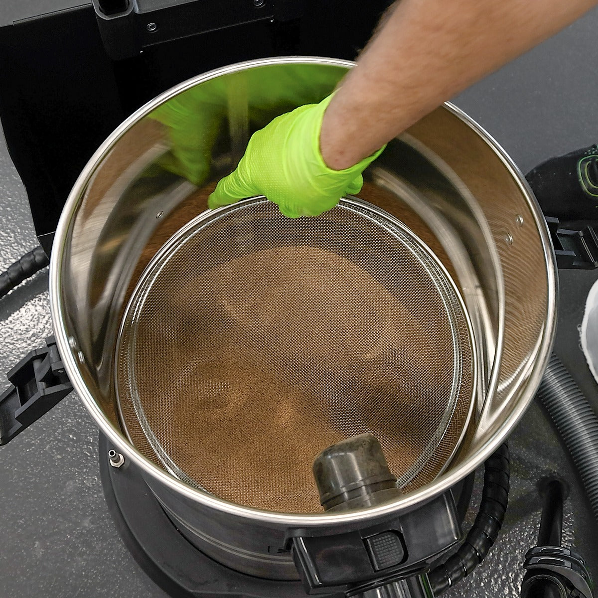 Sealey Walnut Blaster 30L Capacity VSWB30