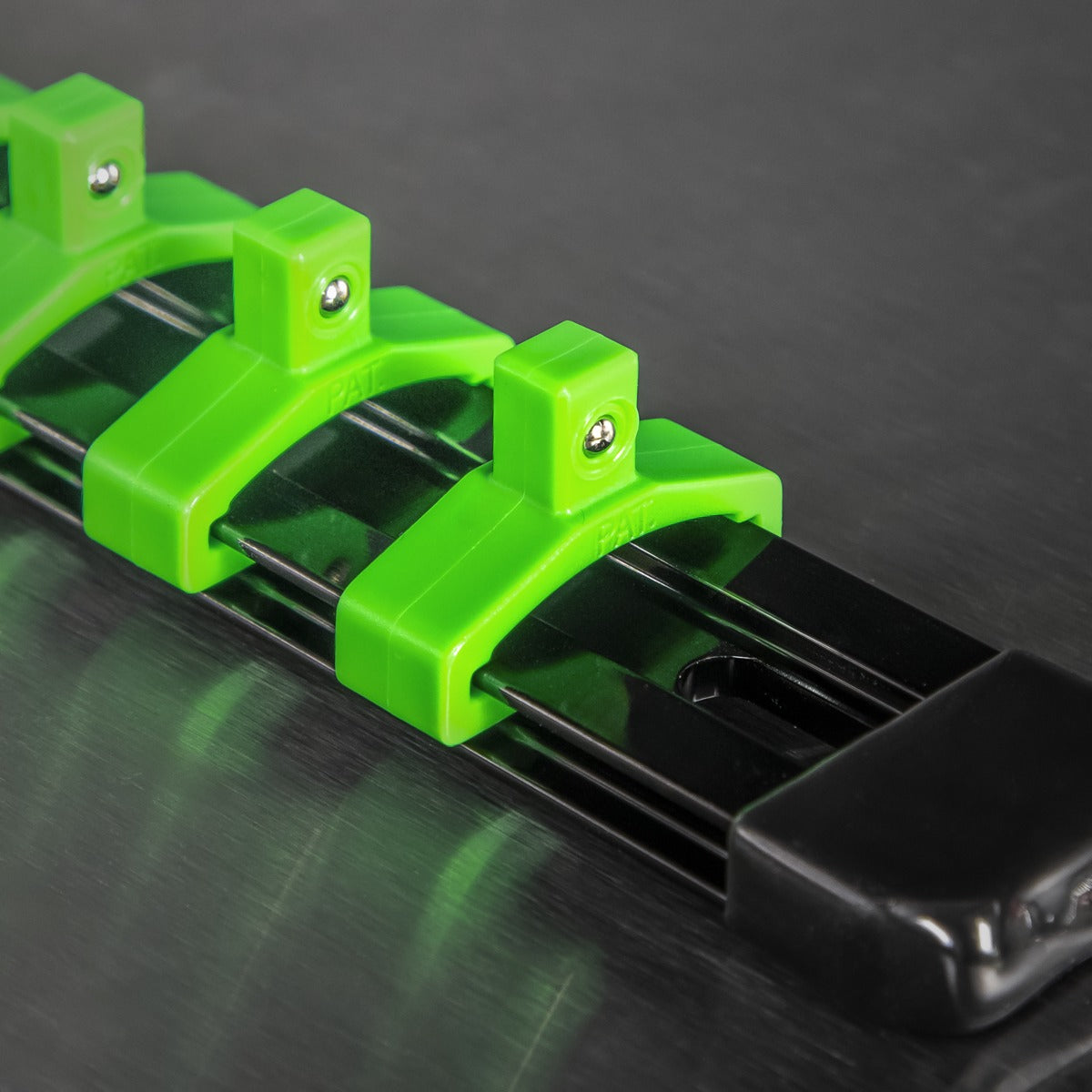 Premier Socket Retaining Rail with 16 Clips 1/4"Sq Drive - Hi-Vis Green AK27052HV