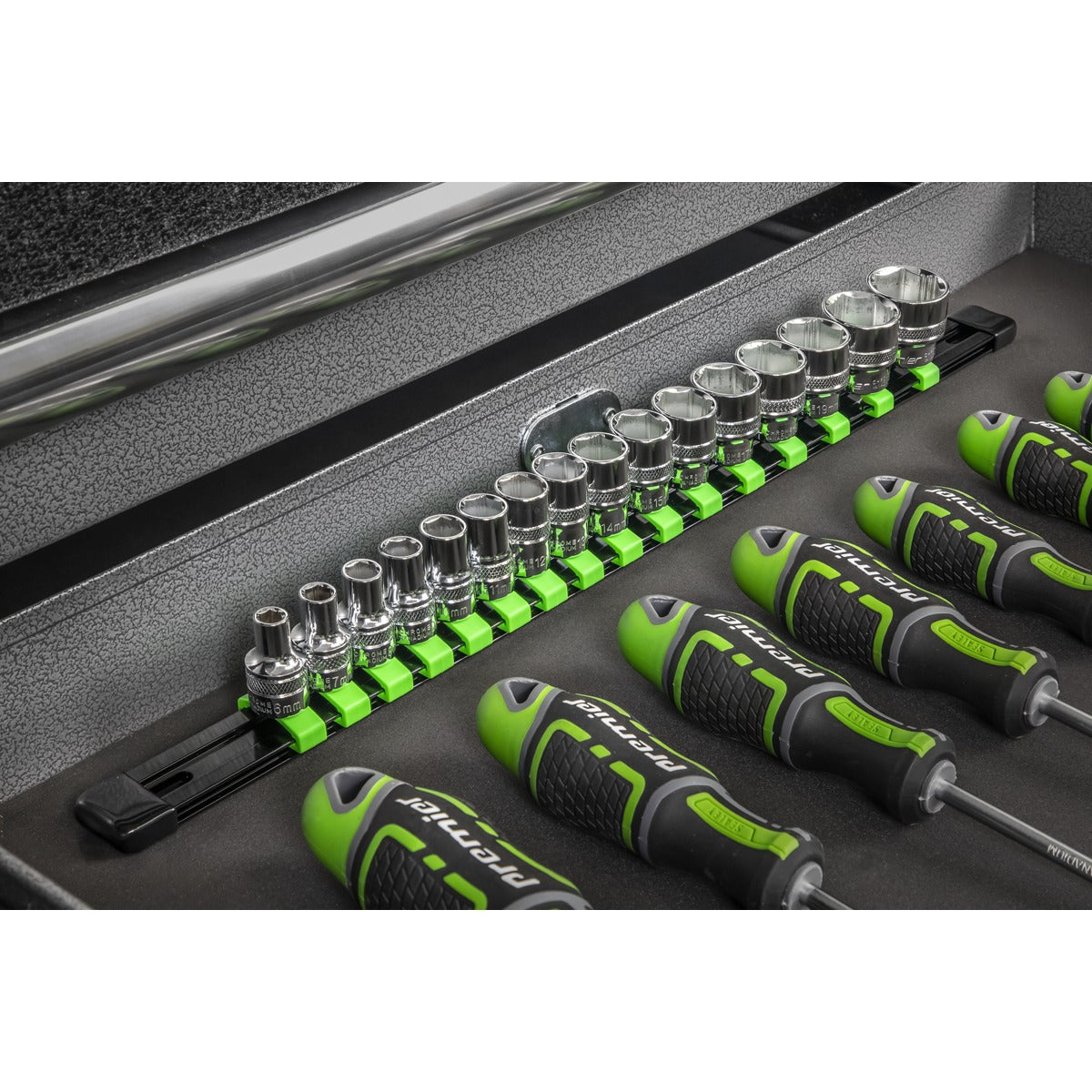 Premier Socket Retaining Rail with 16 Clips 3/8"Sq Drive - Hi-Vis Green AK27053HV