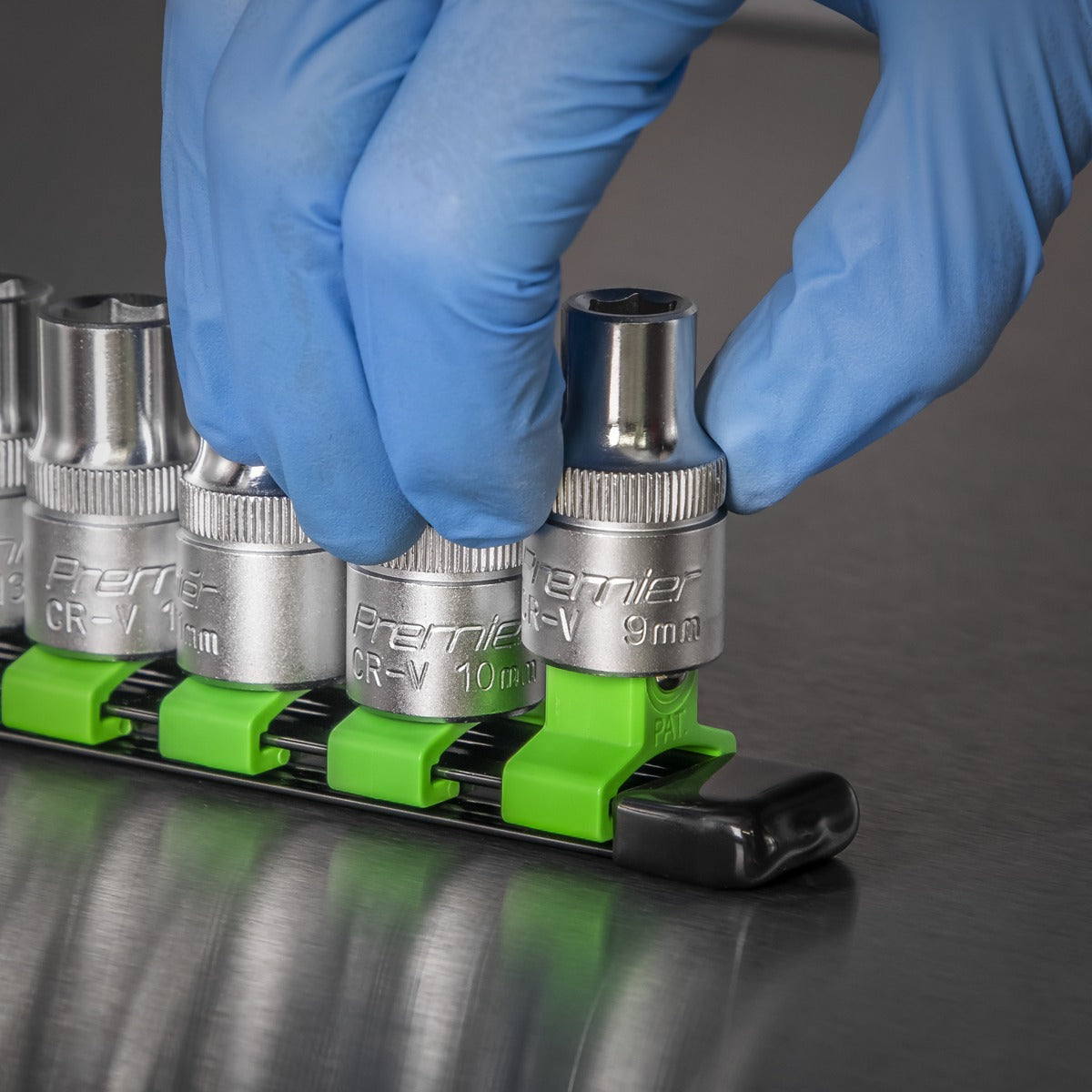 Premier Socket Retaining Rail with 16 Clips 1/2"Sq Drive - Hi-Vis Green AK27054HV