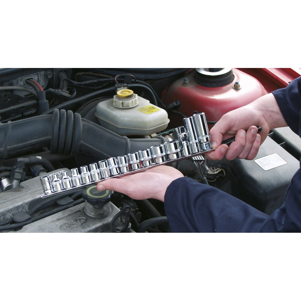 Premier Socket Retaining Rail with 14 Clips 3/8"Sq Drive AK3814