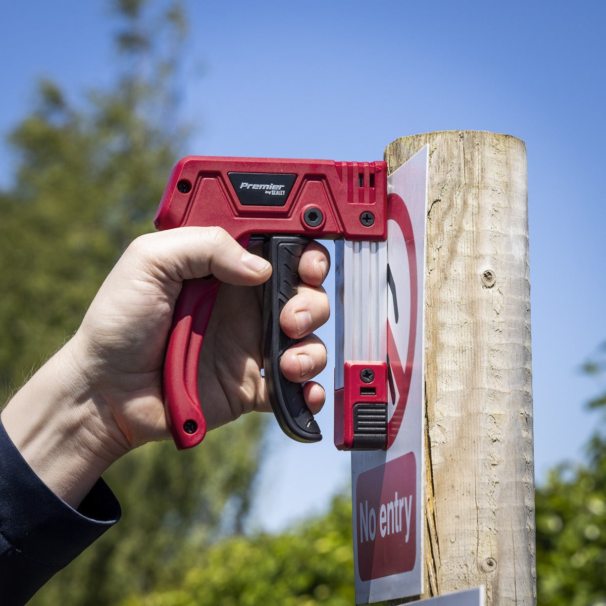 Premier Heavy-Duty Staple & Brad Nail Gun AK7067