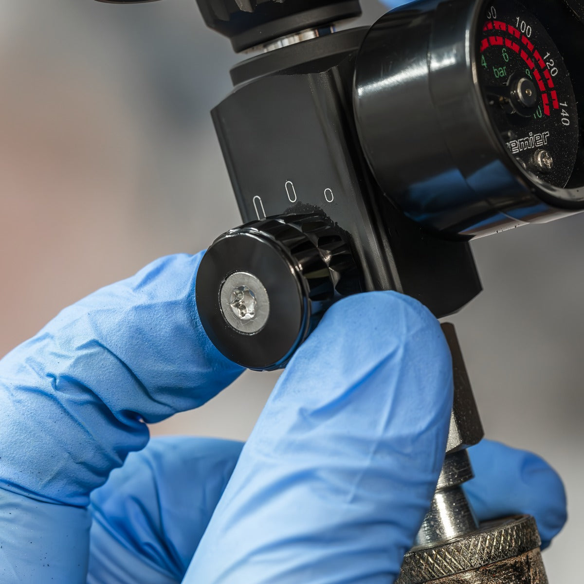 Premier On-Gun Air Pressure Regulator/Gauge with Glass Lens AR02