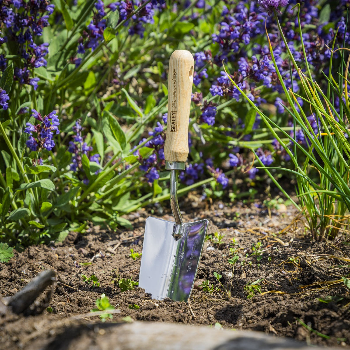 Premier Hand Trowel Hand Trowel with Ash Handle & Stainless Steel Blade GTWH003
