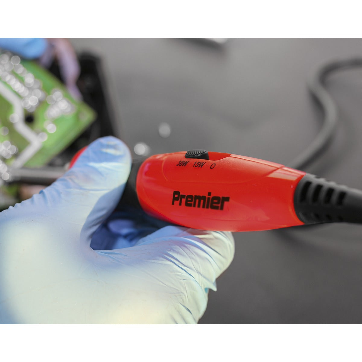 Premier Dual Wattage Professional Soldering Iron with Long-Life Tip 15/30W/230V SD1530