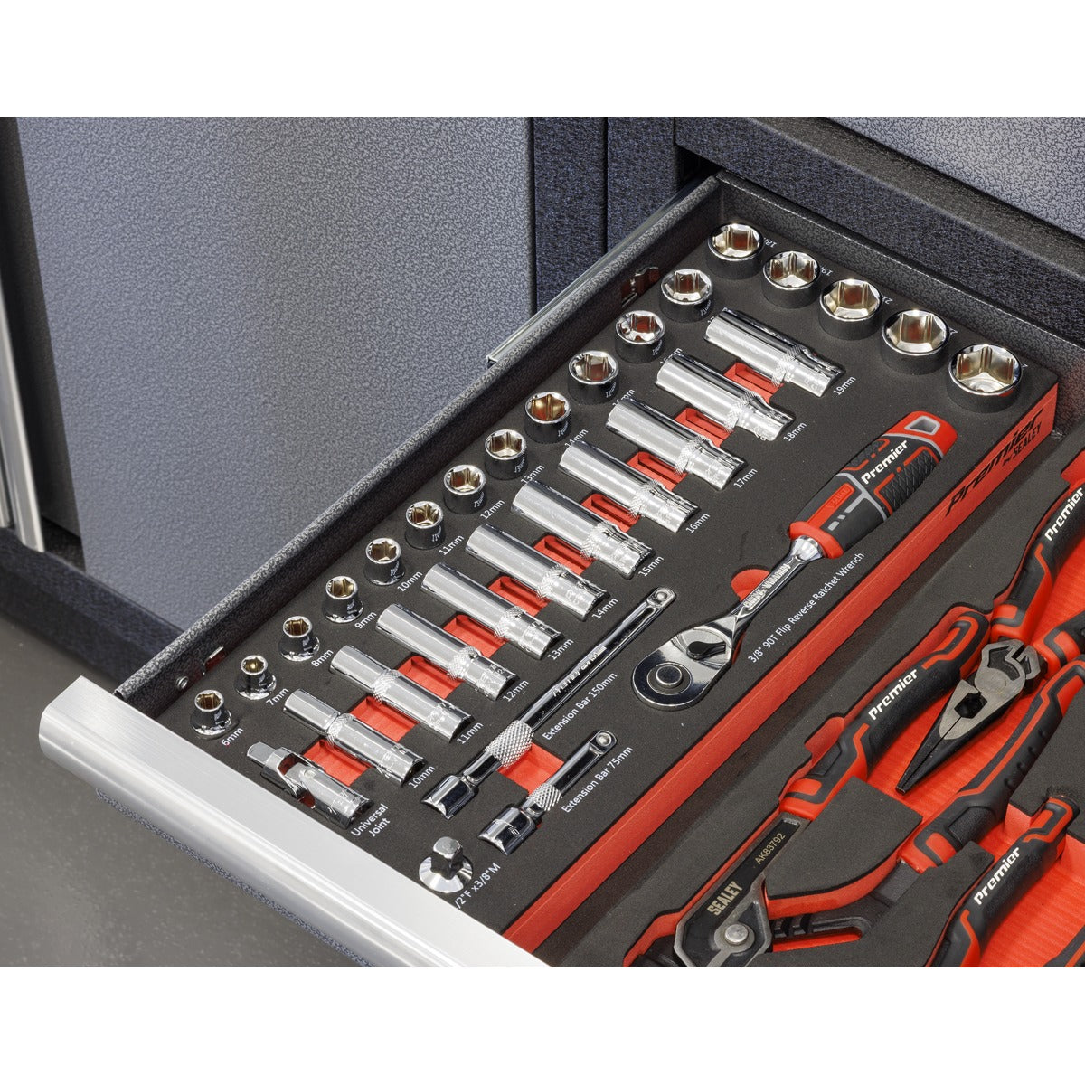 Premier Socket Set with Tool Tray 3/8"Sq Drive 32pc TBT41
