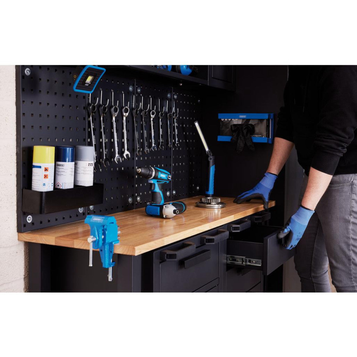Draper Single Garage Workstation with Roller Cabinets 13269