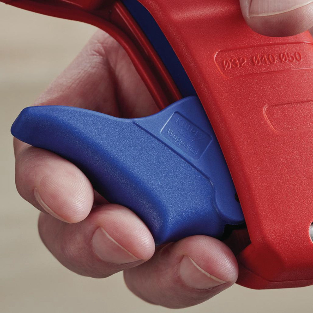 Knipex 90 23 01 BK DP50 Pipe Cutter for Plastic Drain Pipes, 165mm 26078