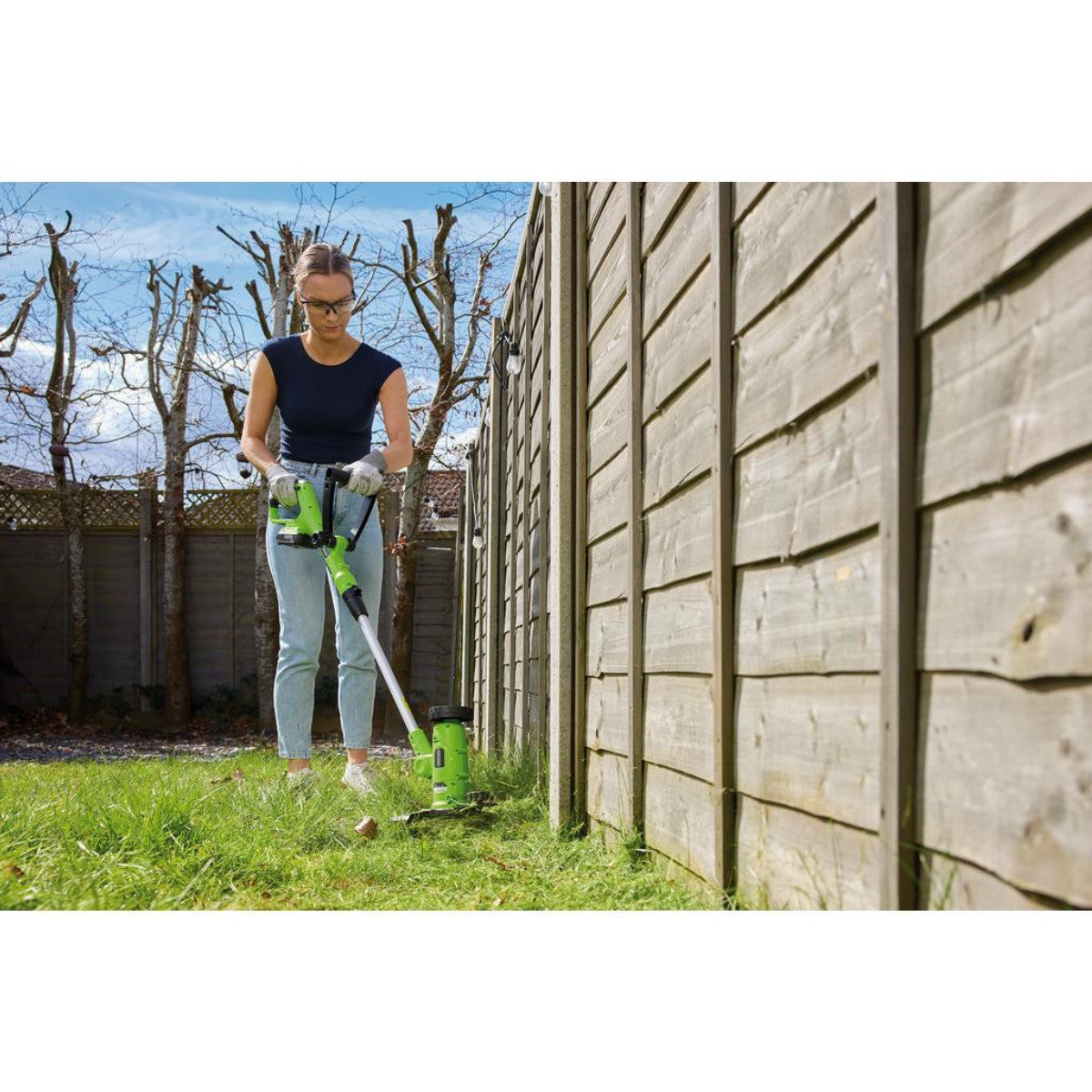 Draper 18V 4-in-1 Multi-Function Grass Trimmer, 1 x 2.0Ah Battery, 1 x Charger 31859