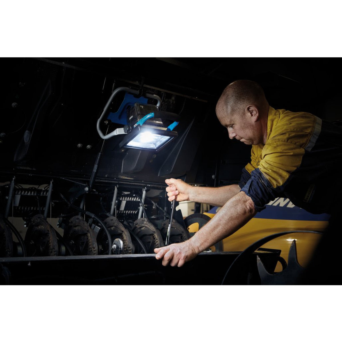 D20 20V COB SMD LED Work Light, 30W, 1800 Lumens (Sold Bare) 55869