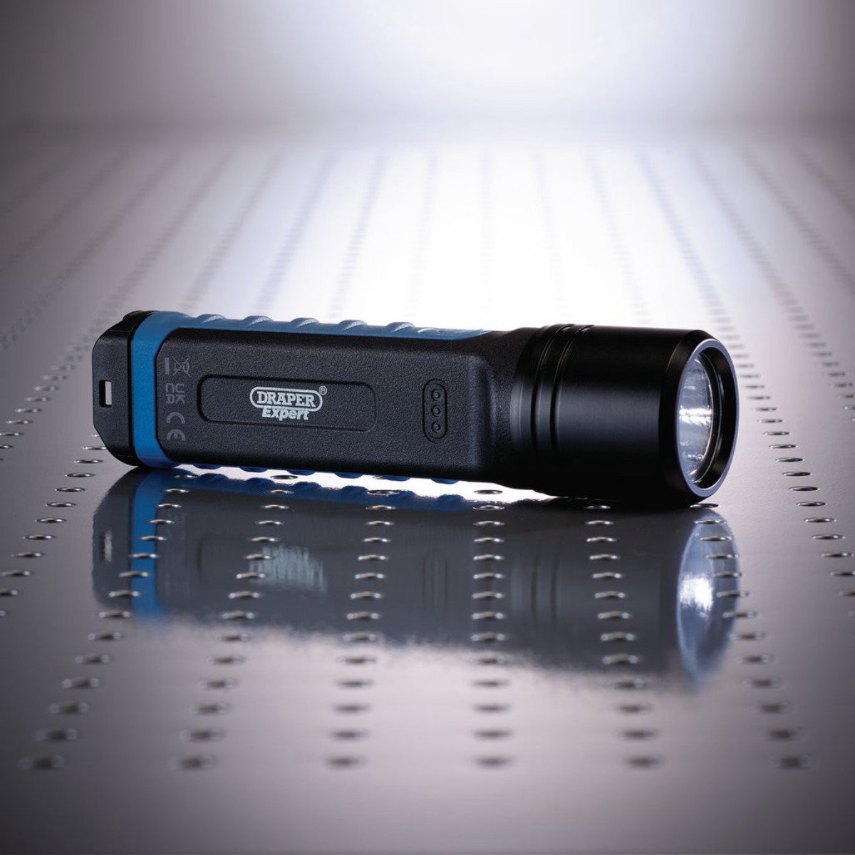 Draper Expert SMD LED Wireless/USB Rechargeable Hand Torch, 10W, 1000 Lumens, USB-C Cable Supplied 65690