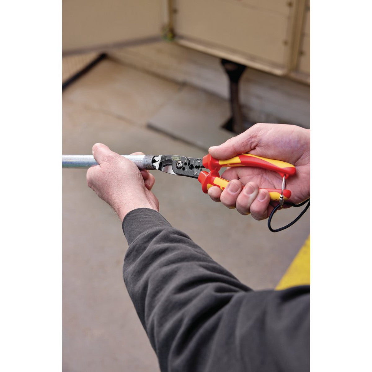 XP1000 VDE Tethered 8-in-1 Electricians Pliers, 215mm 94605