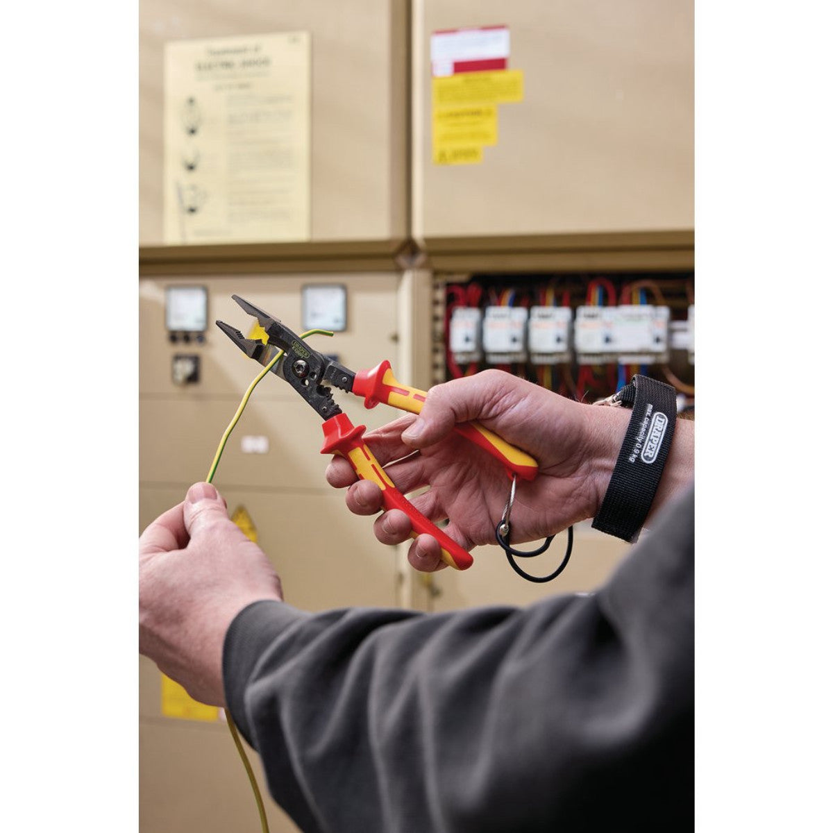 XP1000 VDE Tethered 8-in-1 Electricians Pliers, 215mm 94605