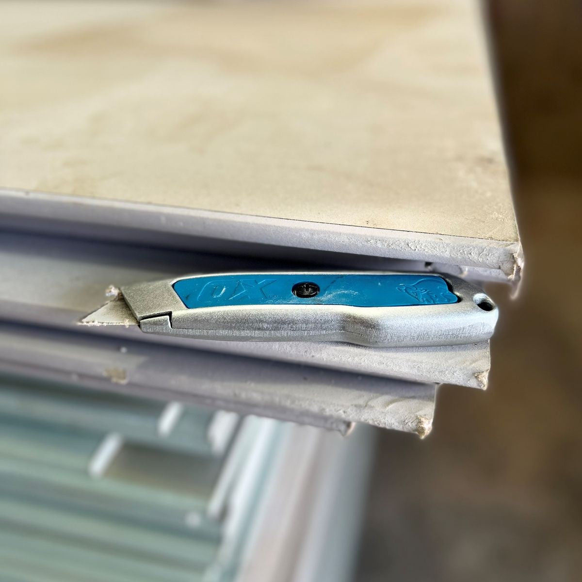 OX Retractable Utility Knife OX-T224101