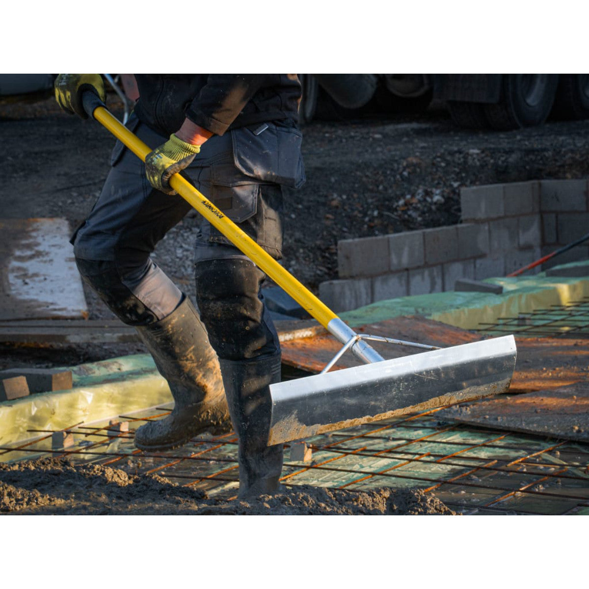 Roughneck Aluminium Concrete Spazzle ROU51105