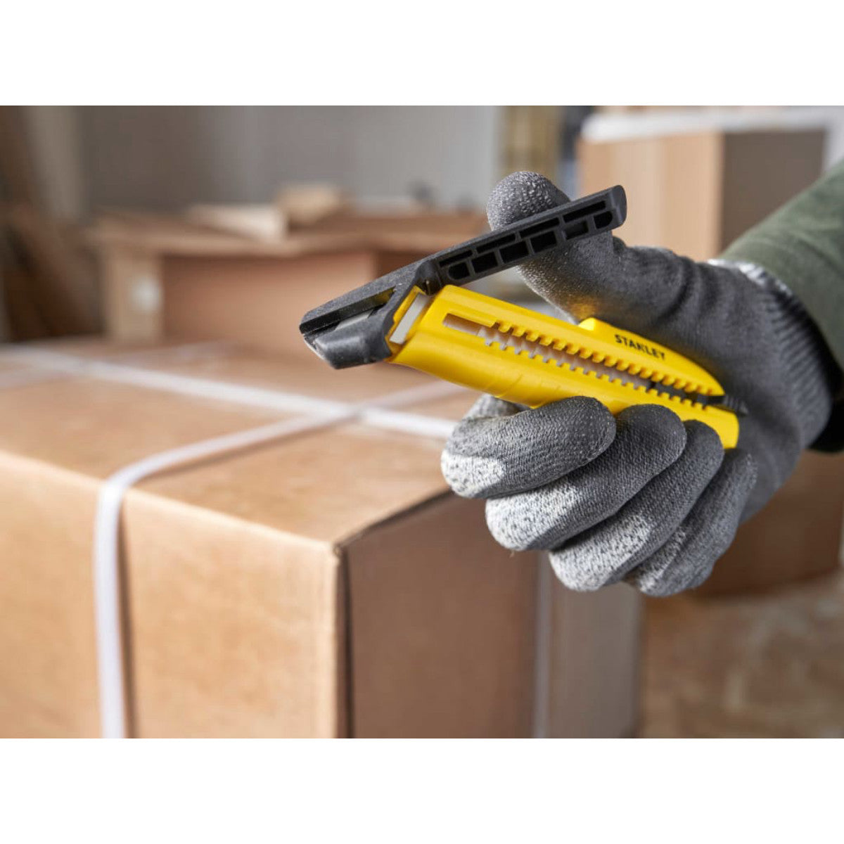 STANLEY Hand Tools Slide Snap-Off Knife with Blade Breaker 18mm STA010489
