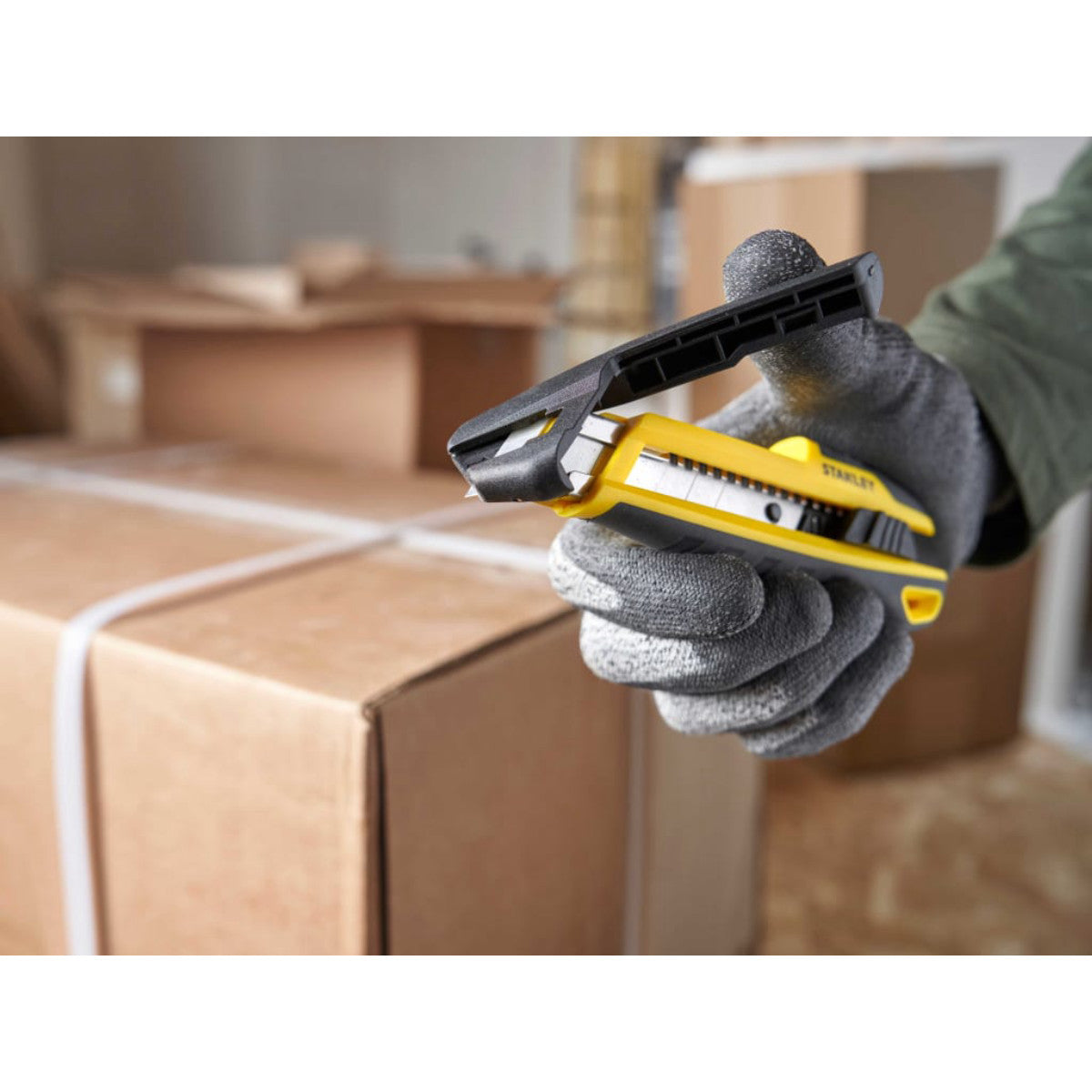 STANLEY Hand Tools Slide Snap-Off Knife with Blade Breaker 18mm STA010501