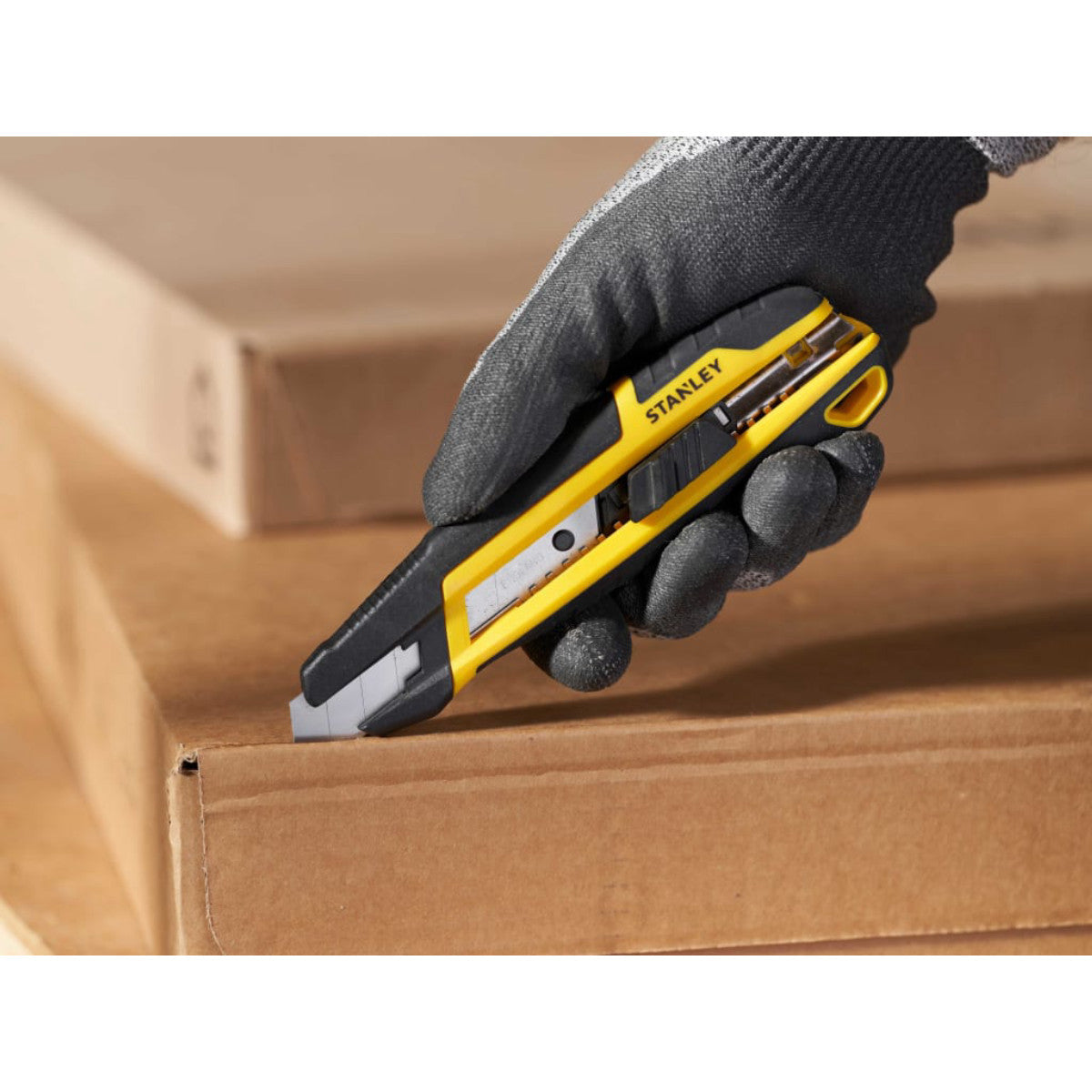 STANLEY Hand Tools Slide Snap-Off Knife with Blade Breaker 18mm STA010501