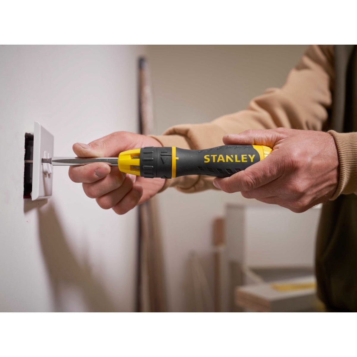 STANLEY Hand Tools Multibit Ratchet Screwdriver &10 Bits STA068010