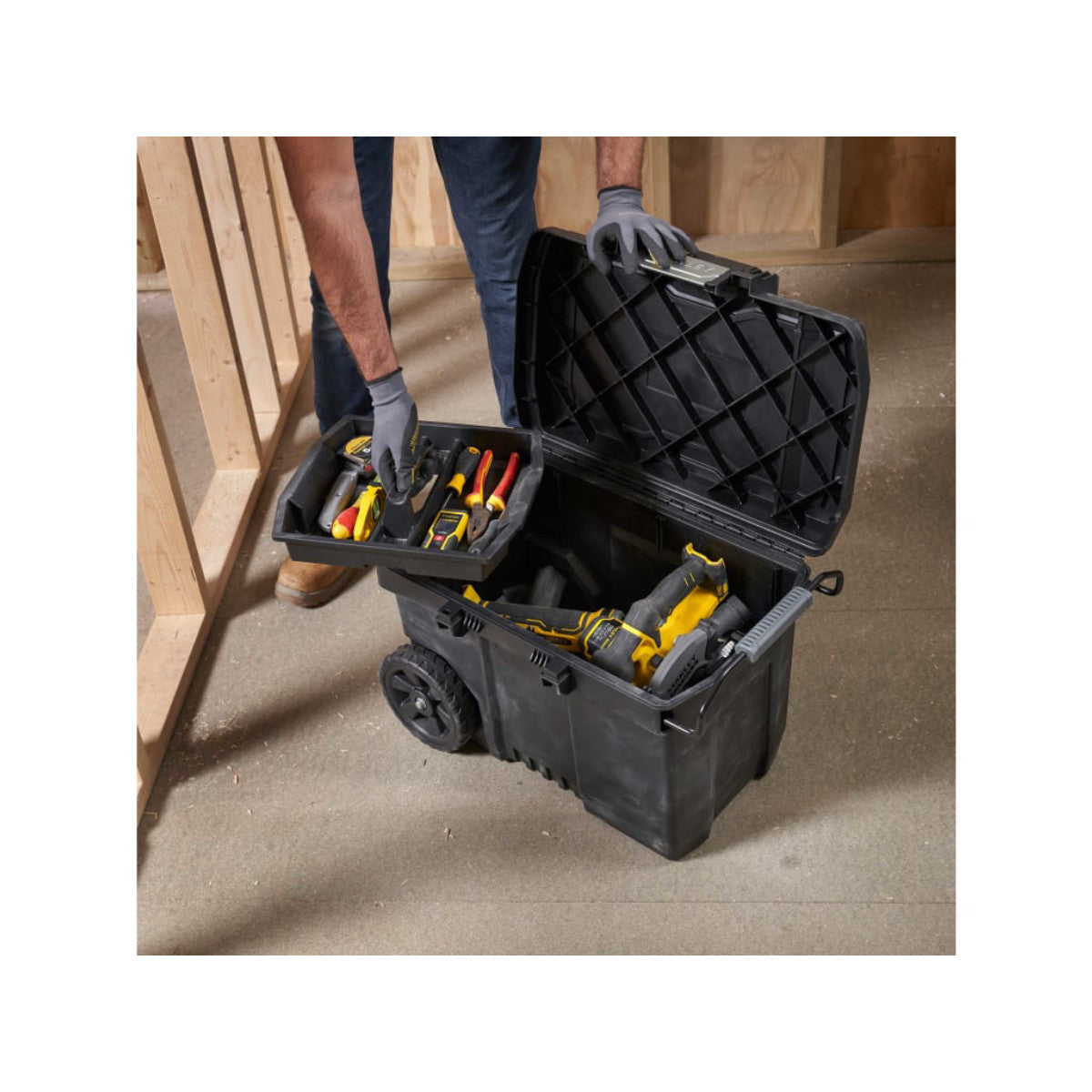 STANLEY Hand Tools One-Touch Latch Mobile Job Chest 52 litre STA133090