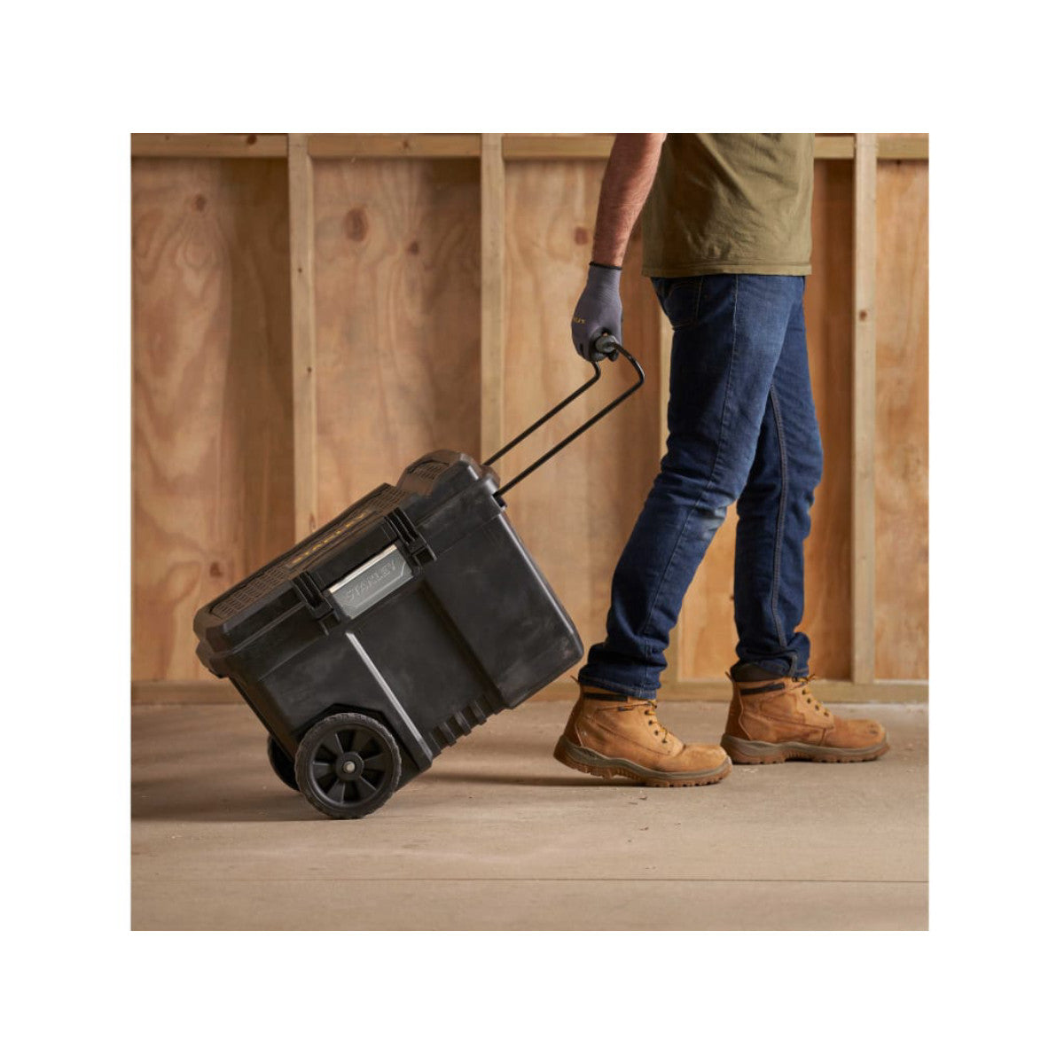 STANLEY Hand Tools One-Touch Latch Mobile Job Chest 52 litre STA133090